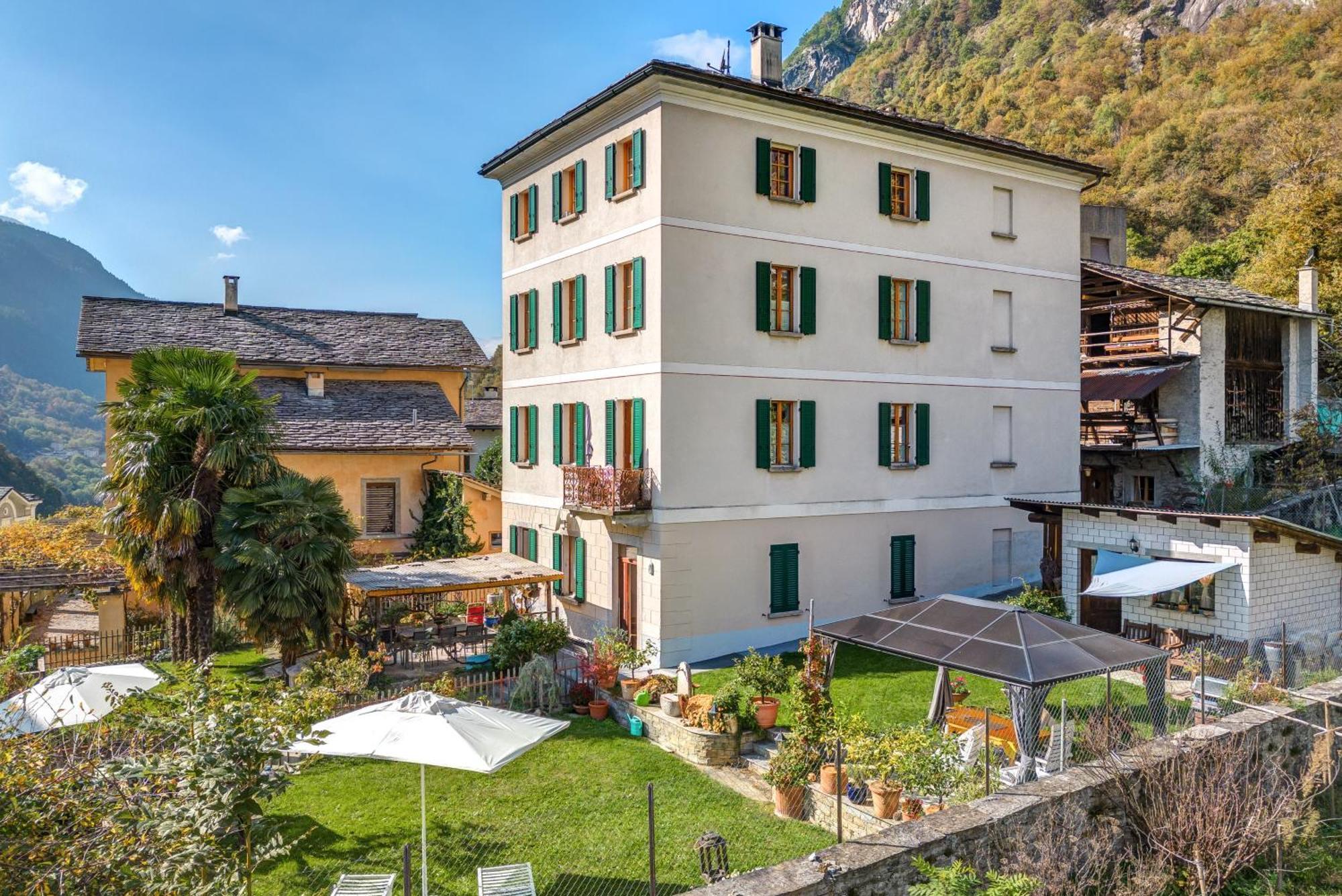 Casa Pool Tra St Moritz E Il Lago Di Como Castasegna Стая снимка